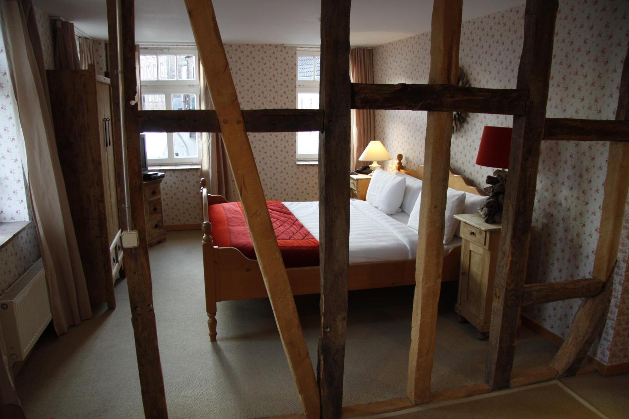 Zur Ewigen Lampe Romantisches Landhotel & Restaurant Nideggen Rom bilde
